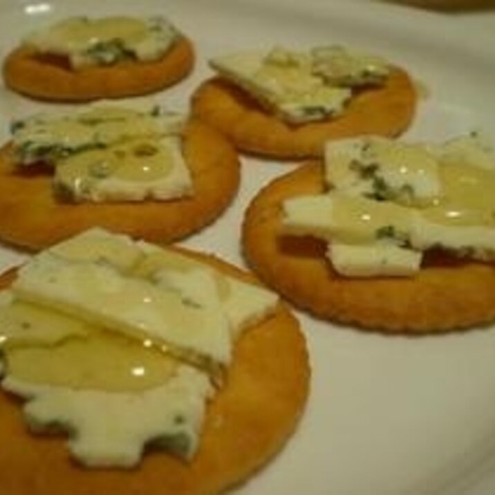 ブルーチーズと蜂蜜のクラッカーのせ レシピ 作り方 By Gacchan 1 楽天レシピ